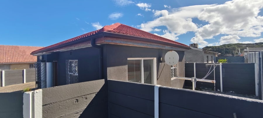 5 Bedroom Property for Sale in Strandfontein Village Western Cape